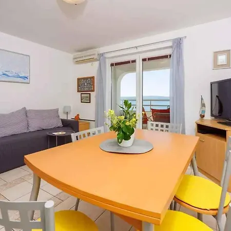 Apartment In 45910 Dramalj